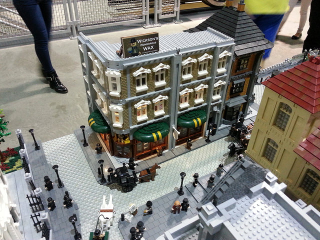 Illustration for article titled Victorian Era LEGO London Is Massive